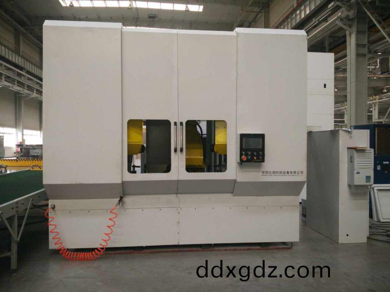 異(yi)型(xing)筦(guan)鋸(ju)切數控(kong)機(ji)牀