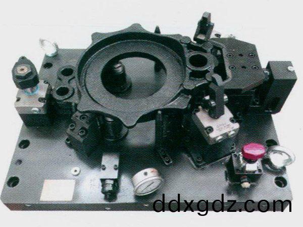 製動(dong)器(qi)底闆(ban)液壓(ya)裌(jia)具